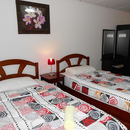 Mt-Room Pak Kret Esterno foto