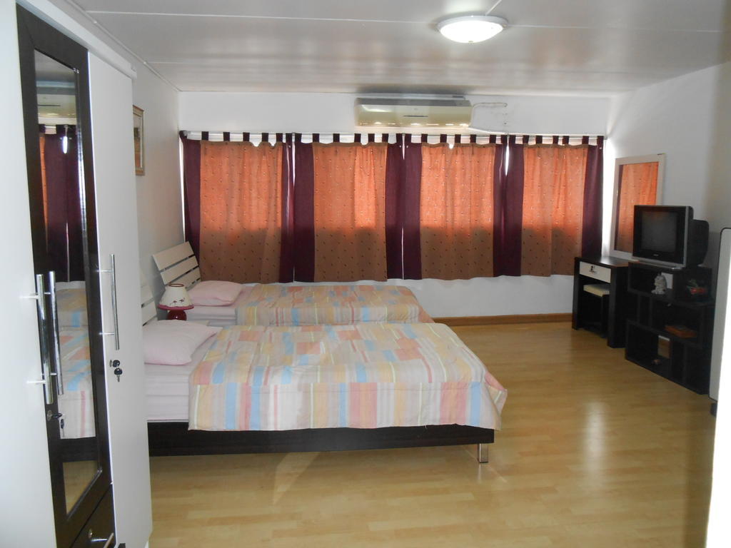 Mt-Room Pak Kret Esterno foto