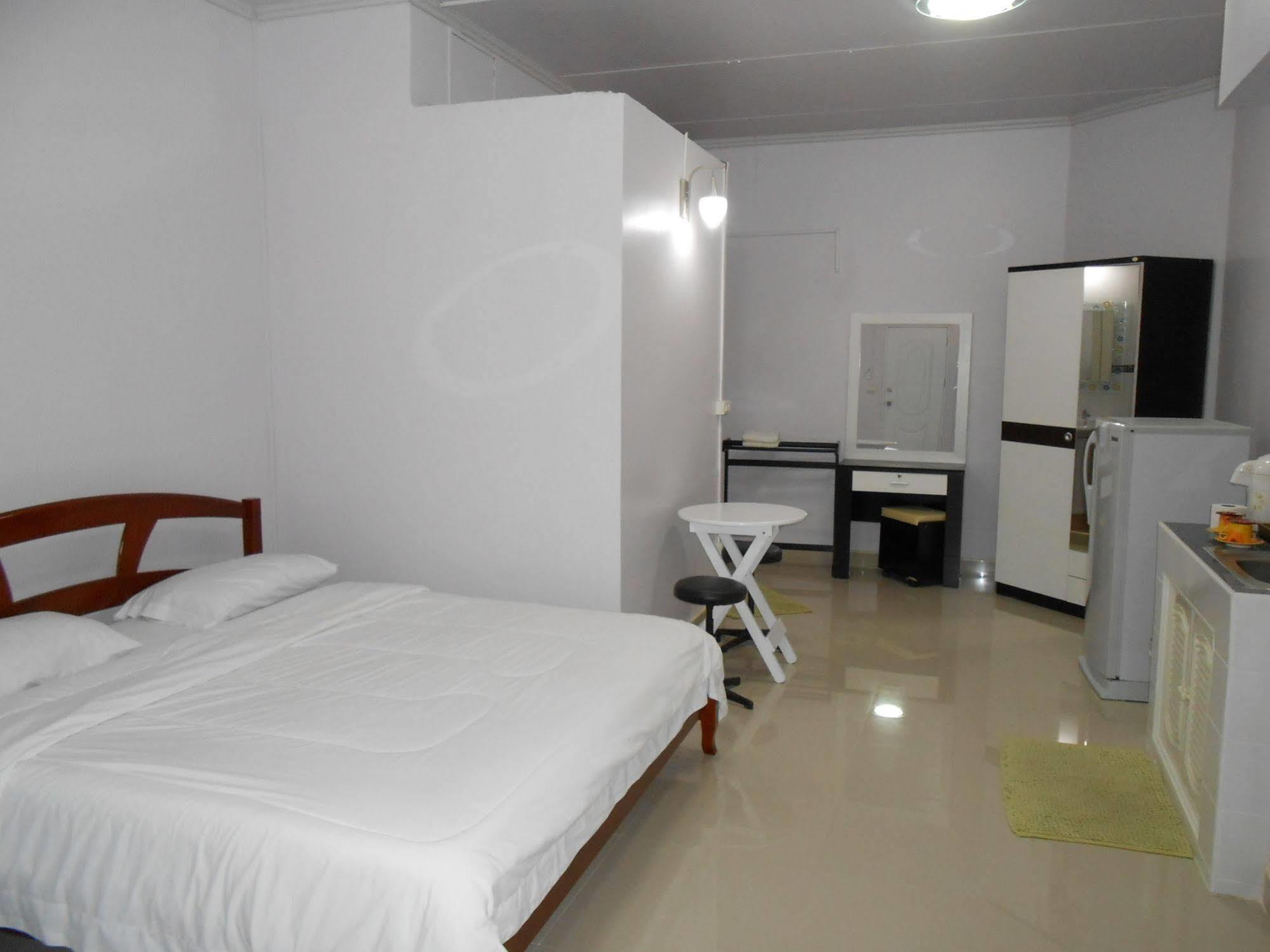 Mt-Room Pak Kret Esterno foto