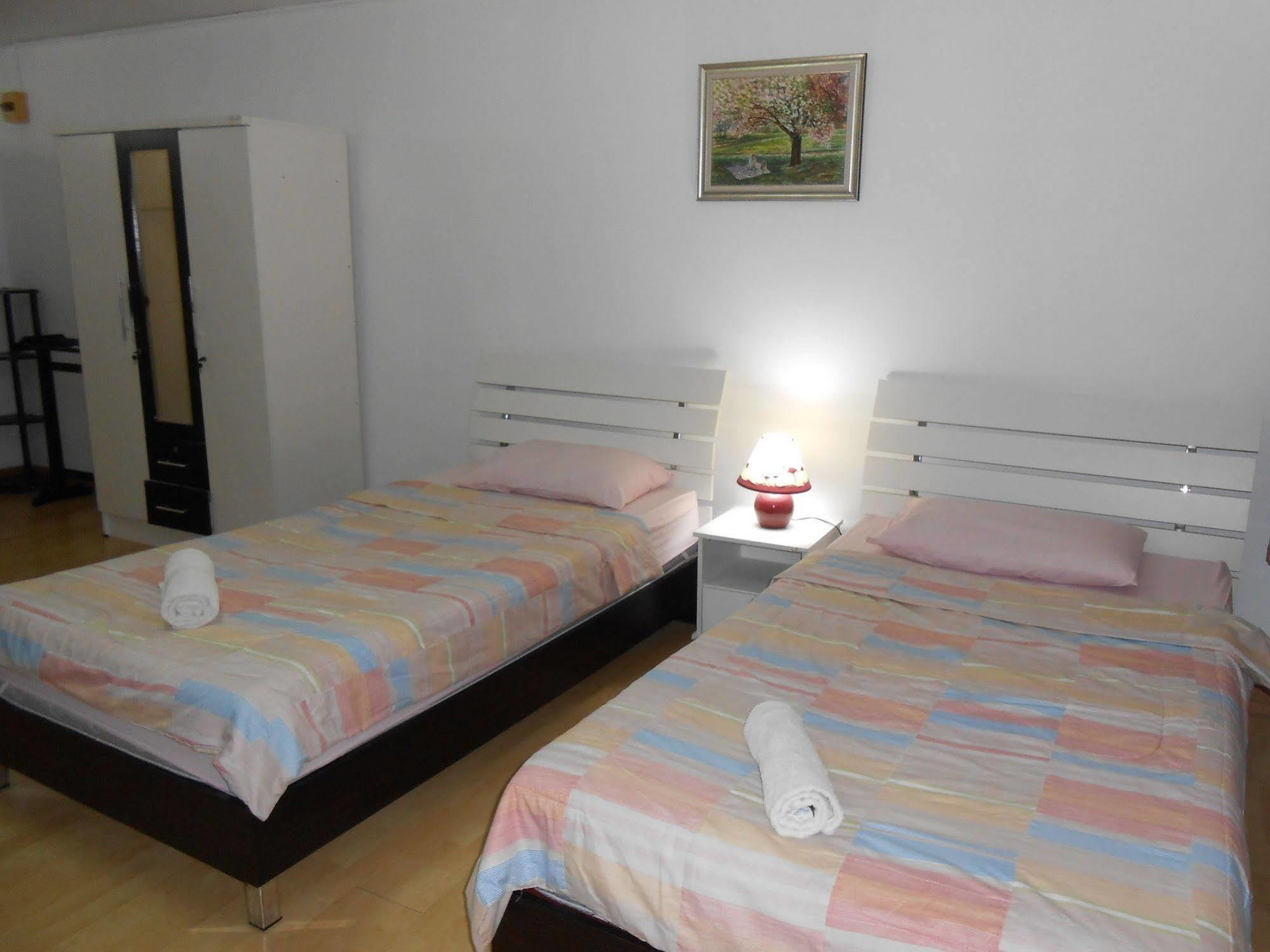 Mt-Room Pak Kret Esterno foto