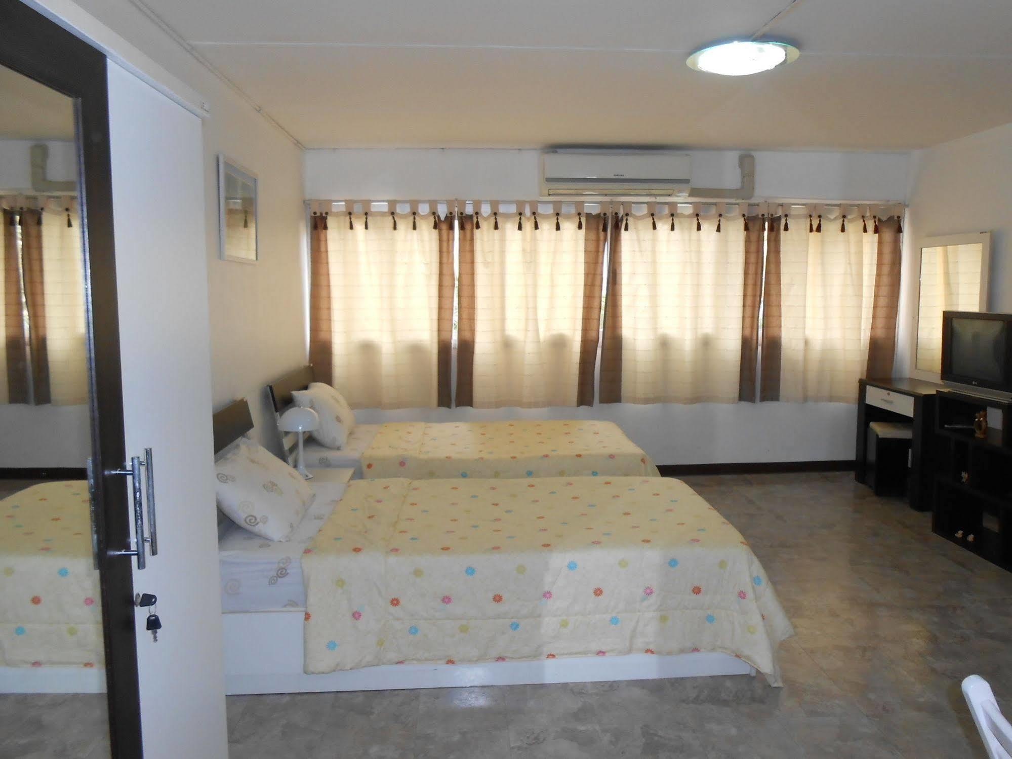 Mt-Room Pak Kret Esterno foto